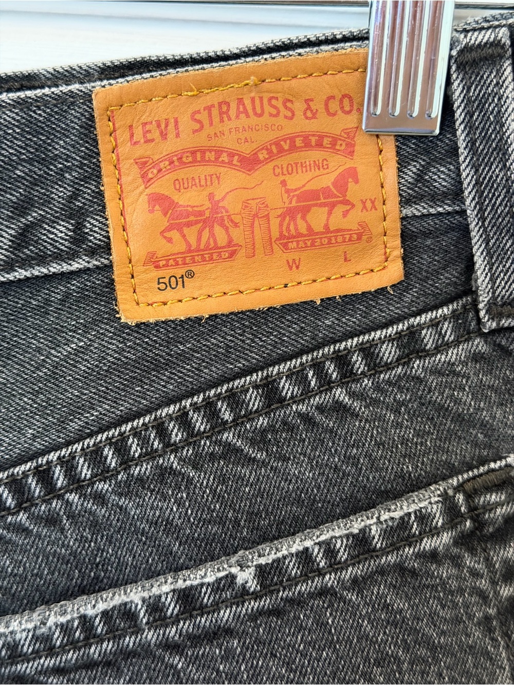 Levi's Black Washed Button-Front Distressed Denim 501 Shorts - Picture 3 of 4